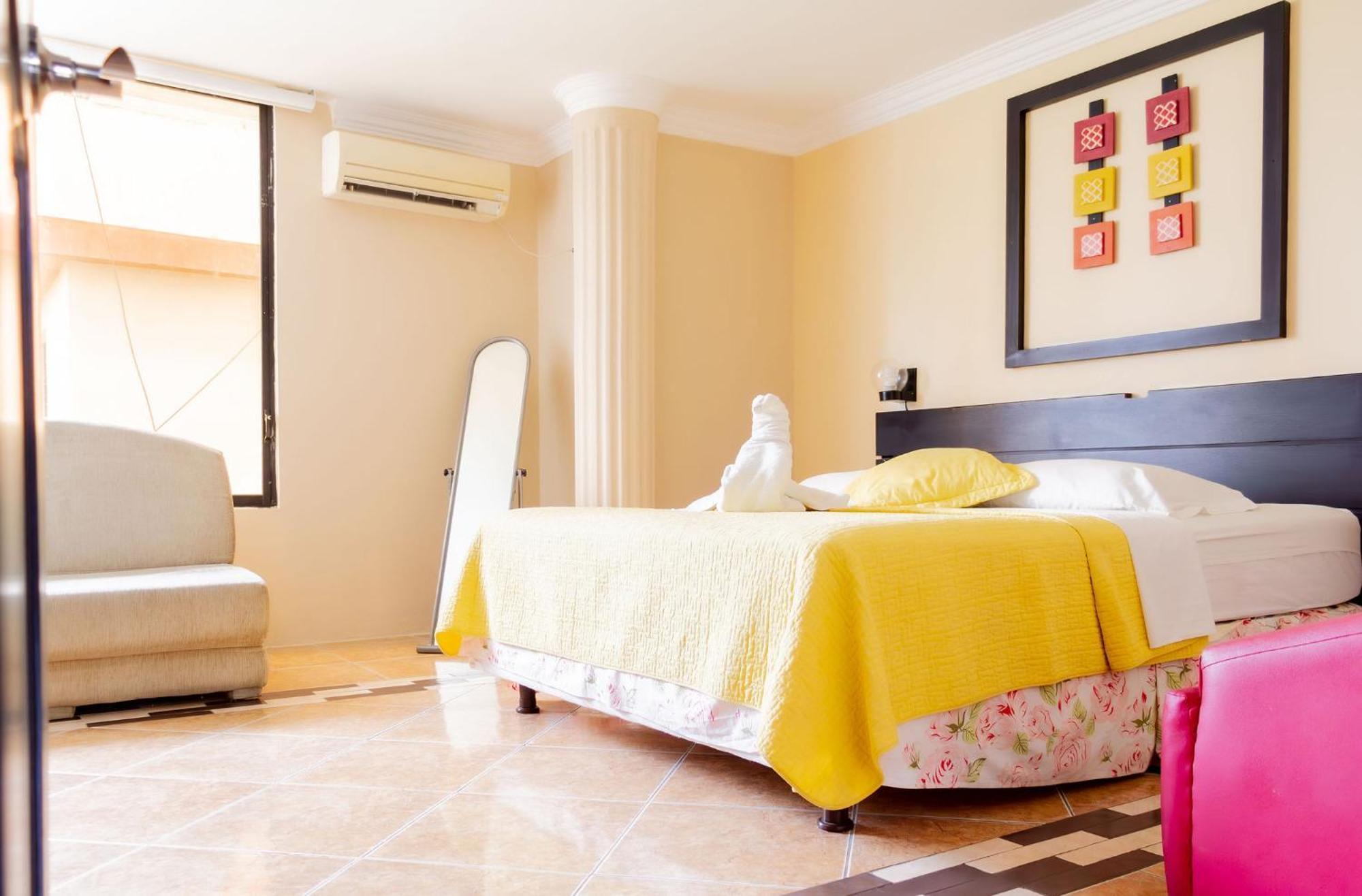 Hostal Antares Manta Exterior foto