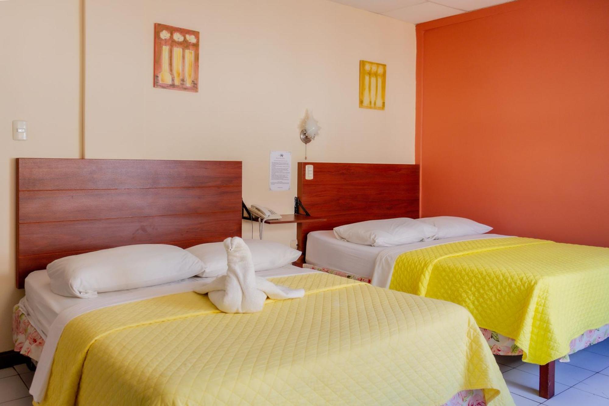 Hostal Antares Manta Exterior foto
